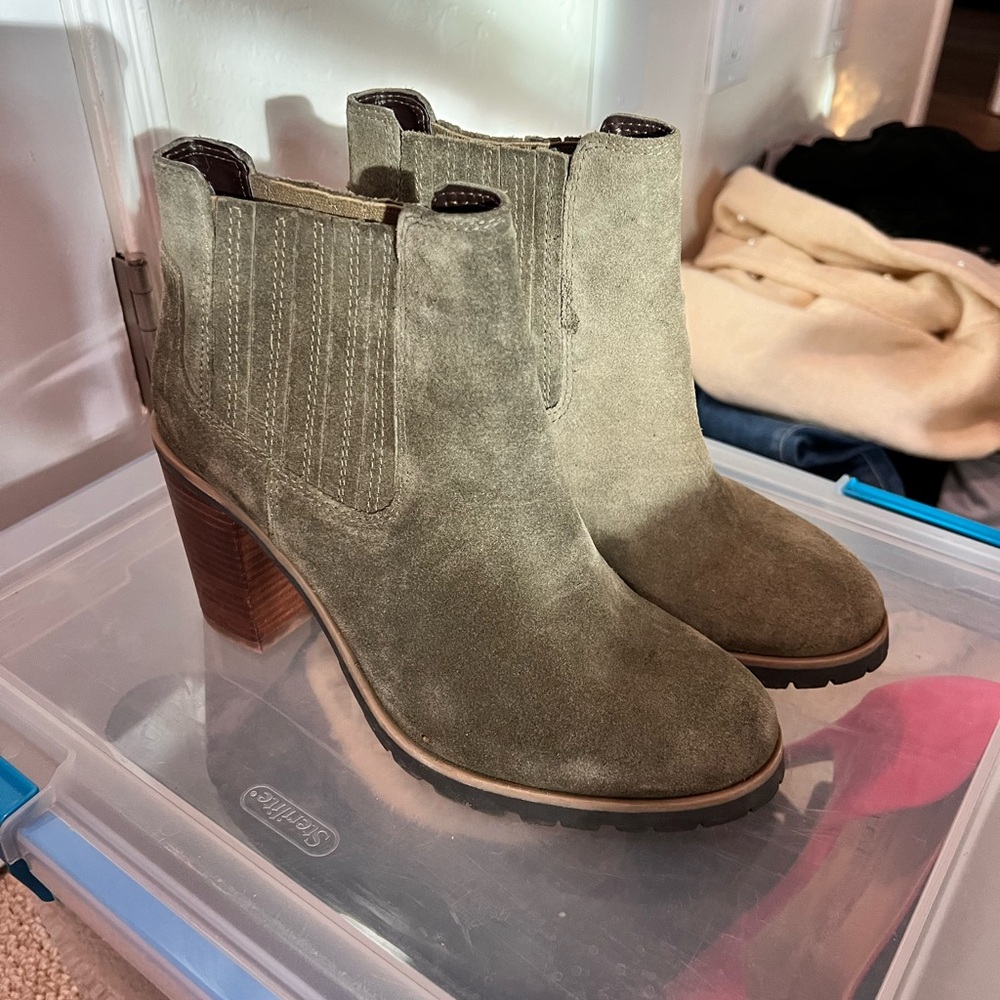 NWT Crevo Kate Sage Bootie Women Size 9 M Nordstrom Suede Leather Green Pull On